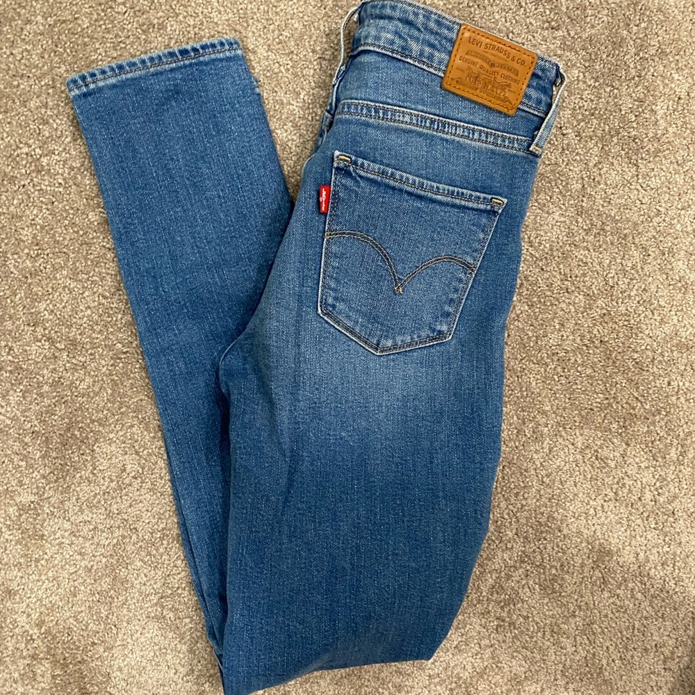 EUC Levi’s 721 High Rise Skinny Jeans